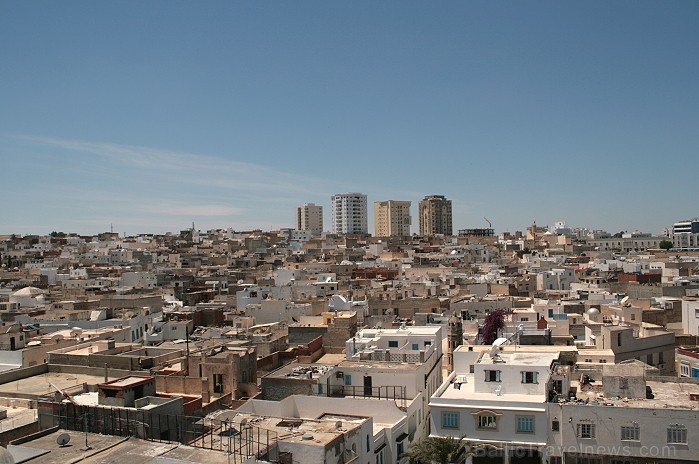 Susa ir Tunisijas trešā lielākā pilsēta. Tās vecpilsēta atrodas aiz 2 km garas aizsargsienas, kura tika uzcelta 859. gadā. Vecpilsēta ir iekļauta UNES 90720