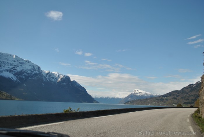 Sognefjords ir pats garākais fjords pasaulē un tiek saukts par fjordu karali. Tas ir 219 kilometru garš, sešus kilometrus plats un līdz pat 1308 metru Sognefjords ir pats garākais fjords pasaulē un tiek saukts par fjordu karali. Tas ir 219 kilometru garš, sešus kilometrus plats un līdz pat 1308 metru 90860