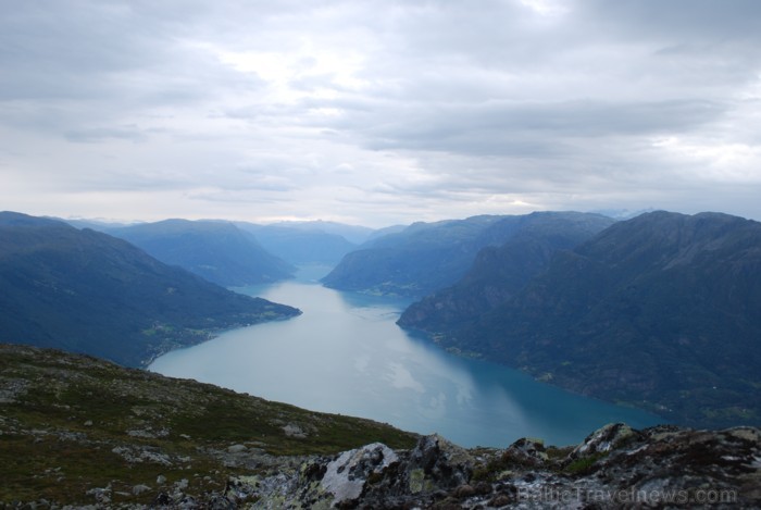 Sognefjords ir pats garākais fjords pasaulē un tiek saukts par fjordu karali. Tas ir 219 kilometru garš, sešus kilometrus plats un līdz pat 1308 metru 90862
