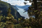 Sognefjords ir pats garākais fjords pasaulē un tiek saukts par fjordu karali. Tas ir 219 kilometru garš, sešus kilometrus plats un līdz pat 1308 metru 7