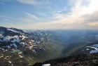 Sognefjords ir pats garākais fjords pasaulē un tiek saukts par fjordu karali. Tas ir 219 kilometru garš, sešus kilometrus plats un līdz pat 1308 metru 11