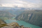 Sognefjords ir pats garākais fjords pasaulē un tiek saukts par fjordu karali. Tas ir 219 kilometru garš, sešus kilometrus plats un līdz pat 1308 metru 17