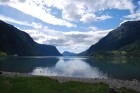 Sognefjords ir pats garākais fjords pasaulē un tiek saukts par fjordu karali. Tas ir 219 kilometru garš, sešus kilometrus plats un līdz pat 1308 metru 18