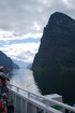 Sognefjords ir pats garākais fjords pasaulē un tiek saukts par fjordu karali. Tas ir 219 kilometru garš, sešus kilometrus plats un līdz pat 1308 metru 26