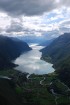 Sognefjords ir pats garākais fjords pasaulē un tiek saukts par fjordu karali. Tas ir 219 kilometru garš, sešus kilometrus plats un līdz pat 1308 metru 29
