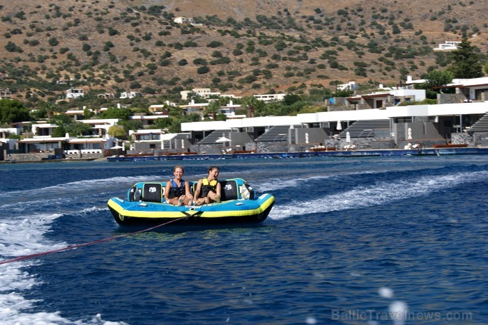 Krētas greznais kūrorts Elunda piedāvā dažādas atrakcijas uz ūdens gan ģimenēm ar bērniem, gan adrenalīna cienītājiem www.visitgreece.gr 91024