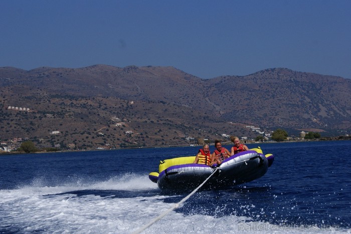 Krētas greznais kūrorts Elunda piedāvā dažādas atrakcijas uz ūdens gan ģimenēm ar bērniem, gan adrenalīna cienītājiem www.visitgreece.gr 91034
