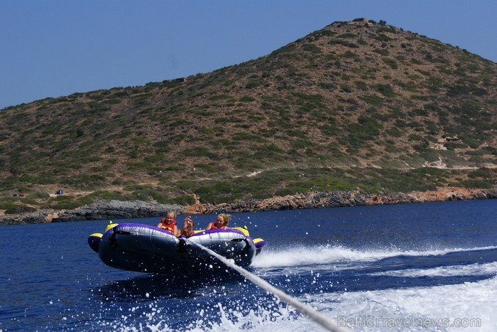 Krētas greznais kūrorts Elunda piedāvā dažādas atrakcijas uz ūdens gan ģimenēm ar bērniem, gan adrenalīna cienītājiem www.visitgreece.gr 91036