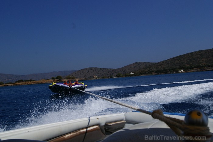Krētas greznais kūrorts Elunda piedāvā dažādas atrakcijas uz ūdens gan ģimenēm ar bērniem, gan adrenalīna cienītājiem www.visitgreece.gr 91037
