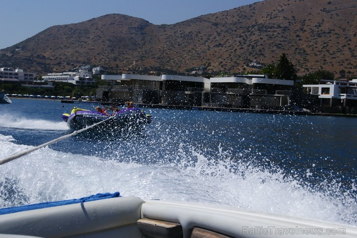 Krētas greznais kūrorts Elunda piedāvā dažādas atrakcijas uz ūdens gan ģimenēm ar bērniem, gan adrenalīna cienītājiem www.visitgreece.gr 91038
