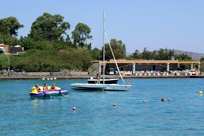 Krētas greznais kūrorts Elunda piedāvā dažādas atrakcijas uz ūdens gan ģimenēm ar bērniem, gan adrenalīna cienītājiem www.visitgreece.gr 91044