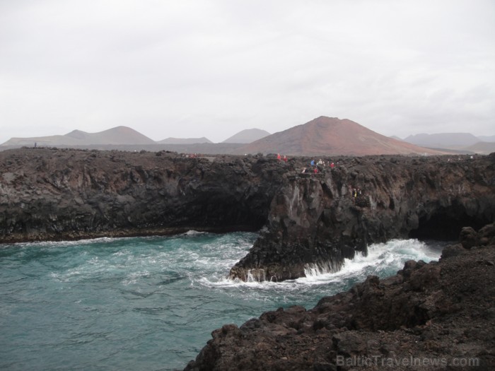 Los Hervideros, kur rodas iespaids, ka jūras ūdens vārās vulkāniskajā aizā   www.remirotravel.lv 91124