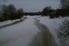 Dienvidsusējas upe rāmi plūst cauri Ērberģei, bet šobrīd jau pamazām sāk kausēt ledu... 21