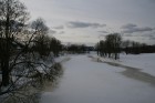 Dienvidsusējas upe rāmi plūst cauri Ērberģei, bet šobrīd jau pamazām sāk kausēt ledu... 22