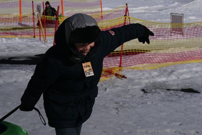 Sniega Parkā Mežaparkā vēl iespējams baudīt ziemas priekus, ko aktīvi izmanto gan bērni, gan pieaugušie www.sniegaparks.lv 91166