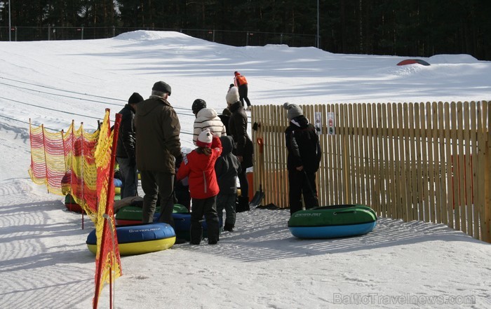 Sniega Parkā Mežaparkā vēl iespējams baudīt ziemas priekus, ko aktīvi izmanto gan bērni, gan pieaugušie 
www.sniegaparks.lv 91168