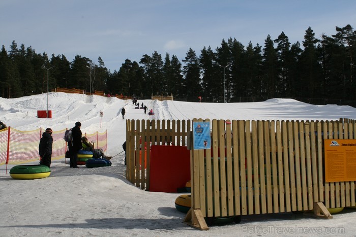 Sniega Parkā Mežaparkā vēl iespējams baudīt ziemas priekus, ko aktīvi izmanto gan bērni, gan pieaugušie www.sniegaparks.lv 91172