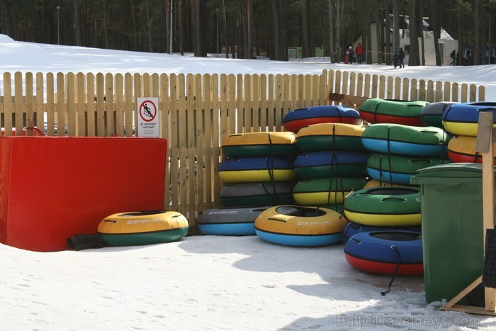 Sniega Parkā Mežaparkā vēl iespējams baudīt ziemas priekus, ko aktīvi izmanto gan bērni, gan pieaugušie www.sniegaparks.lv 91182