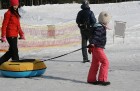 Sniega Parkā Mežaparkā vēl iespējams baudīt ziemas priekus, ko aktīvi izmanto gan bērni, gan pieaugušie www.sniegaparks.lv 12