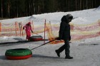 Sniega Parkā Mežaparkā vēl iespējams baudīt ziemas priekus, ko aktīvi izmanto gan bērni, gan pieaugušie www.sniegaparks.lv 13