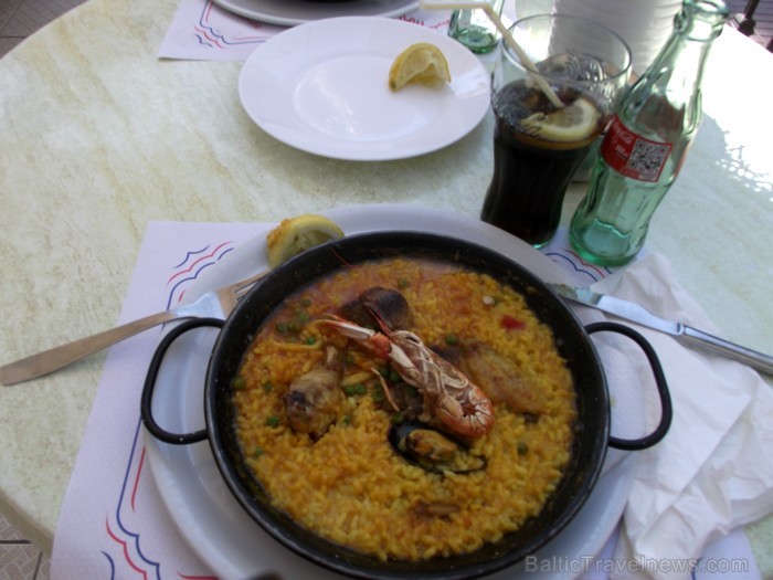 Maljorku Iluta Klovāne raksturo ar vienreizēju jūru, saulrietu, dabasskatiem, ēdienu un, protams, ar trakulīgajām spāņu fiestām www.spain.info Maljorku Iluta Klovāne raksturo ar vienreizēju jūru, saulrietu, dabasskatiem, ēdienu un, protams, ar trakulīgajām spāņu fiestām www.spain.info 91318