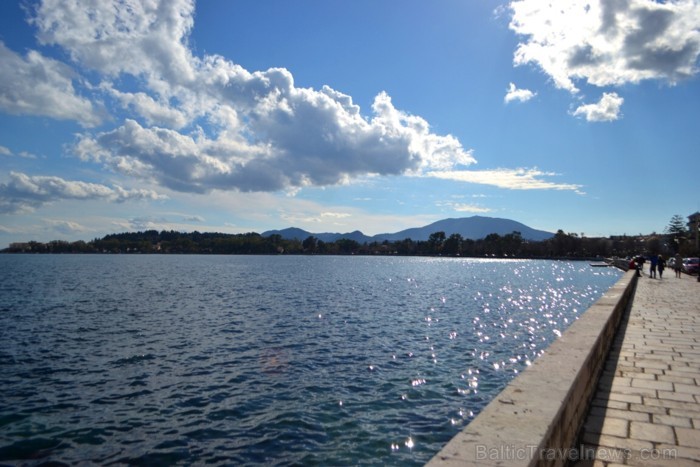 Brīnumaini skaistā krastmala salas galvaspilsētā www.visitgreece.gr 91420