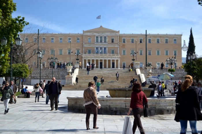 Skats no Sintagmas laukuma uz Grieķijas parlamentu www.visitgreece.gr 91426