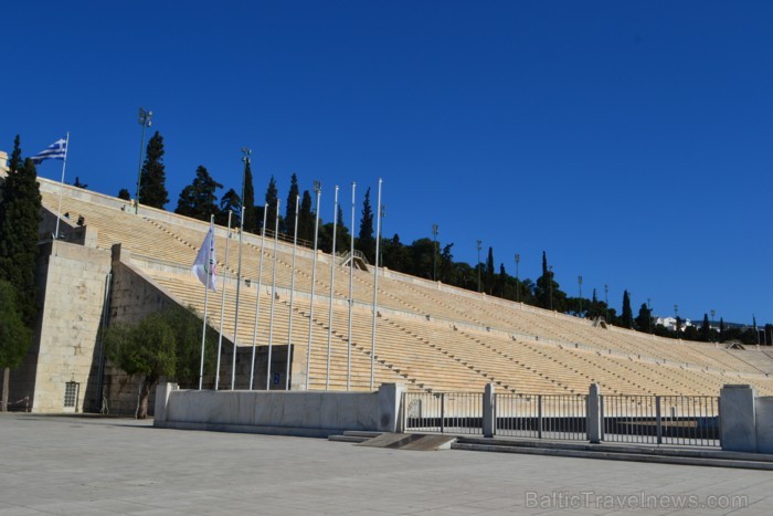 Panathinaiko stadions – vienīgais šāda izmēra stadions (45 000 vietas) pasaulē, kas pilnībā veidots no balta marmora www.visitgreece.gr Panathinaiko stadions – vienīgais šāda izmēra stadions (45 000 vietas) pasaulē, kas pilnībā veidots no balta marmora www.visitgreece.gr 91434