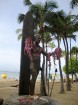 Djūks - slavenais havajietis, peldētājs čempions un sērfotājs, kurš pasaulei iemācīja, kas ir dēlis un ko ar to var darīt. Foto: www.lidojumi.lv 2