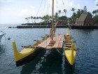 Mēģini iztēloties, kā ar šādu dvīņu laivu pirms 2000 gadiem pirmhavajieši nokuģoja 6000 Klusā okeāna kilometrus nezināmājā, lai atrastu šo salu arhipe 13