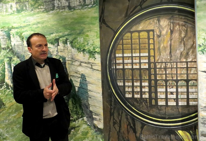 Rokfortas pazemes alās ir ierīkoti 12 stāvi, pa kuriem var pārvietoties, izmantojot kāpnes vai liftu Rokfortas pazemes alās ir ierīkoti 12 stāvi, pa kuriem var pārvietoties, izmantojot kāpnes vai liftu 91549
