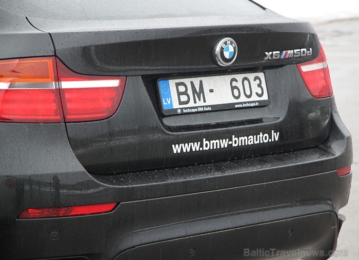 Alpina pirmo reizi izstrādājusi īpašo BMW apvidus versiju - BMW Alpina XD3 Biturbo (350 zirgspēki, 700 Nm, 253 km/h), taču šoreiz testējamo auto vidū Alpina pirmo reizi izstrādājusi īpašo BMW apvidus versiju - BMW Alpina XD3 Biturbo (350 zirgspēki, 700 Nm, 253 km/h), taču šoreiz testējamo auto vidū 91814