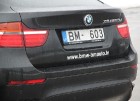 Alpina pirmo reizi izstrādājusi īpašo BMW apvidus versiju - BMW Alpina XD3 Biturbo (350 zirgspēki, 700 Nm, 253 km/h), taču šoreiz testējamo auto vidū  50