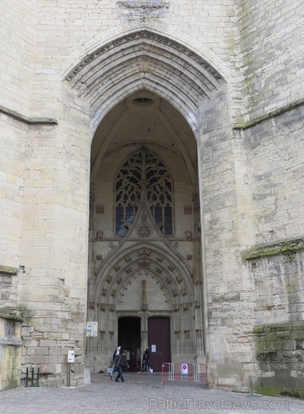 Villefranche de Rouergue ir brīnišķīga Tulūzas pilsēta ar šaurām, bruģētām ieliņām, viduslaiku ēkām un Aveyron upes tiltiem Villefranche de Rouergue ir brīnišķīga Tulūzas pilsēta ar šaurām, bruģētām ieliņām, viduslaiku ēkām un Aveyron upes tiltiem 91868
