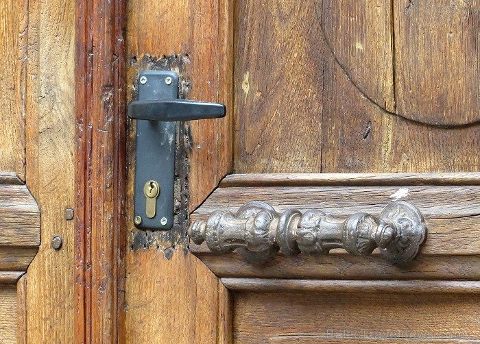 Villefranche de Rouergue ir brīnišķīga Tulūzas pilsēta ar šaurām, bruģētām ieliņām, viduslaiku ēkām un Aveyron upes tiltiem Villefranche de Rouergue ir brīnišķīga Tulūzas pilsēta ar šaurām, bruģētām ieliņām, viduslaiku ēkām un Aveyron upes tiltiem 91890