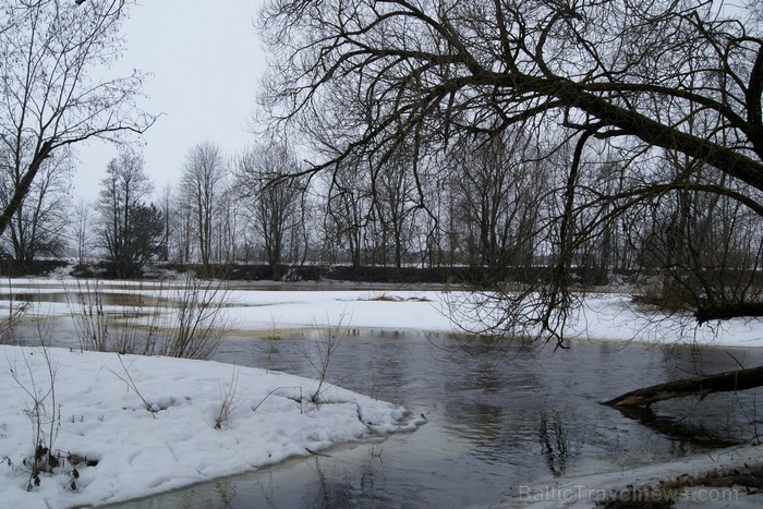 Ledus kušana Latvijas un Lietuvas pierobežas upē Mēmelē jeb Nemunelē. Upes otrā krastā jau Lietuva. 91901