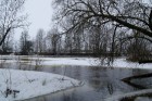 Ledus kušana Latvijas un Lietuvas pierobežas upē Mēmelē jeb Nemunelē. Upes otrā krastā jau Lietuva. 1