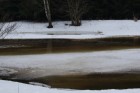 Ledus kušana Latvijas un Lietuvas pierobežas upē Mēmelē jeb Nemunelē. Upes otrā krastā jau Lietuva. 7