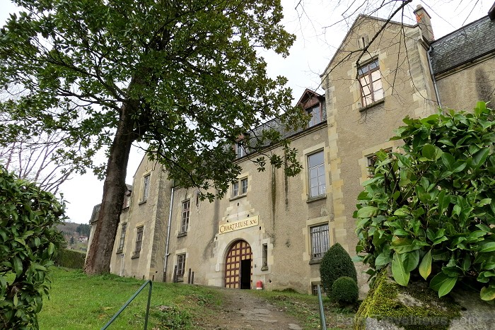 Klosteris Chartreuse St Sauveur ir neaizmirstams 15. gadsimta arhitektūras un vēstures piemineklis. Tas atrodas pilsētā Villefranche-de-Rouergue un ir Klosteris Chartreuse St Sauveur ir neaizmirstams 15. gadsimta arhitektūras un vēstures piemineklis. Tas atrodas pilsētā Villefranche-de-Rouergue un ir 91913