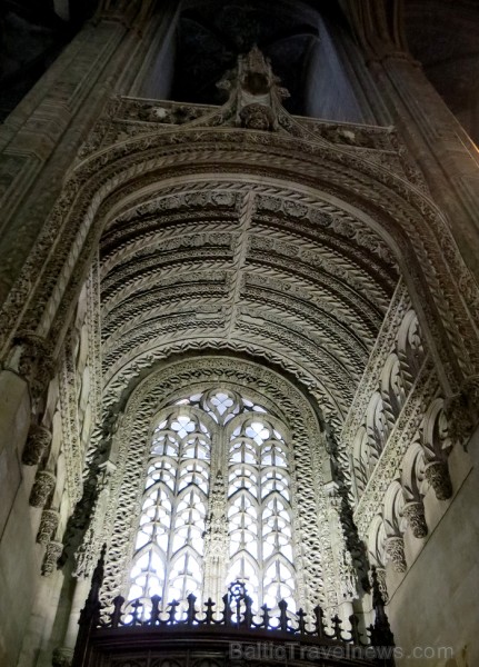 Albi ir senā bīskapa pilsēta, kas atrodas Tulūzā (Francija). Gandrīz visas tās ēkas ir celtas no sarkana ķieģeļa. Slavenākā no tām ir Sainte-Cécile ka Albi ir senā bīskapa pilsēta, kas atrodas Tulūzā (Francija). Gandrīz visas tās ēkas ir celtas no sarkana ķieģeļa. Slavenākā no tām ir Sainte-Cécile ka 92000