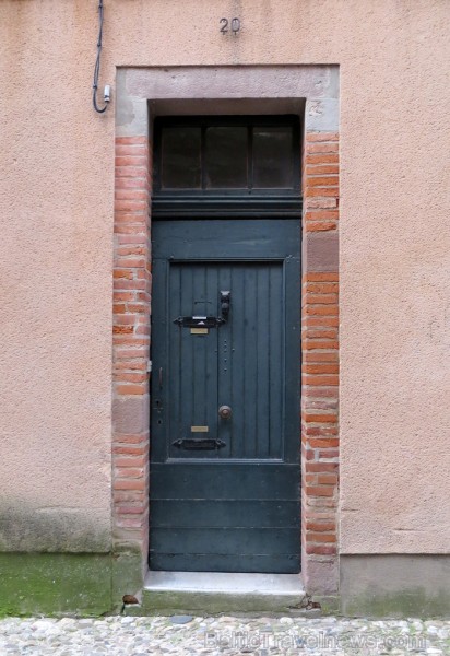 Albi ir senā bīskapa pilsēta, kas atrodas Tulūzā (Francija). Gandrīz visas tās ēkas ir celtas no sarkana ķieģeļa. Slavenākā no tām ir Sainte-Cécile ka Albi ir senā bīskapa pilsēta, kas atrodas Tulūzā (Francija). Gandrīz visas tās ēkas ir celtas no sarkana ķieģeļa. Slavenākā no tām ir Sainte-Cécile ka 92012