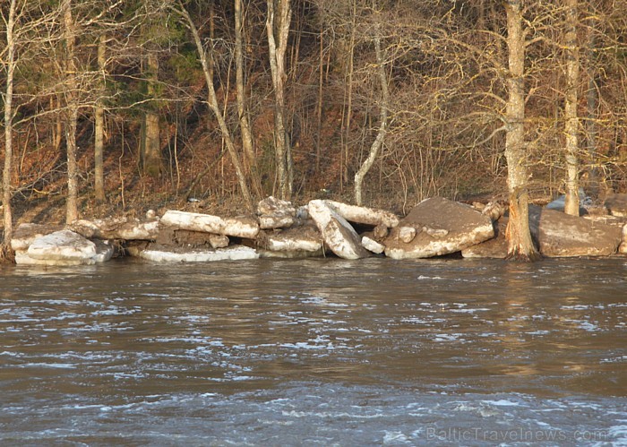 Ogres upes plūdi piesaista daudzus ziņkārīgos un Ogres viesus - wwwLatvijasCentrs.lv 92231