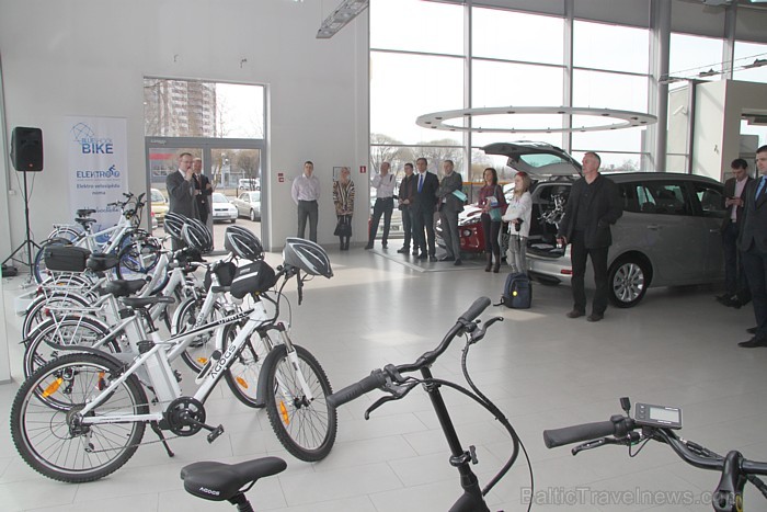 Šajā centrā ir iespējams iepazīties ar Latvijas elektrodivriteņu ražotāja un izplatītāja Blue Shock Bike piedāvāto zīmola Agogs un pašu ražoto elektro Šajā centrā ir iespējams iepazīties ar Latvijas elektrodivriteņu ražotāja un izplatītāja Blue Shock Bike piedāvāto zīmola Agogs un pašu ražoto elektro 92270