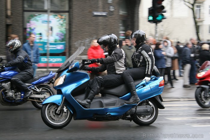 Motociklu sezona 2013 ir oficiāli atklāta, pulcējot ne mazums interesentu Rīgas ielās. 92886