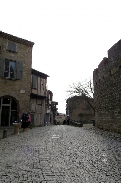 Brīnišķīgā pilsēta Karkasona Francijā ir viens no nedaudziem viduslaiku pieminekļiem, kas ir saglabājies gandrīz neskarts. Ilgus gadus te dzīvoja Volt 93015