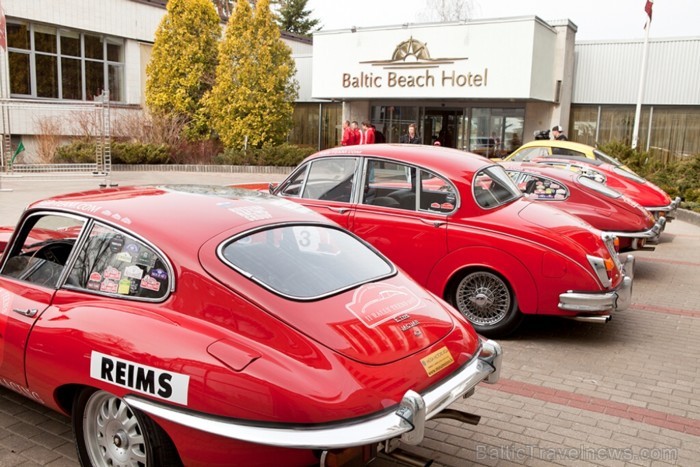 29.04.2013 pie Baltic Beach Hotel galvenās ieejas startēja unikālais ģimeņu rallijs autoklasikā Rally Teens 2013. 29.04.2013 pie Baltic Beach Hotel galvenās ieejas startēja unikālais ģimeņu rallijs autoklasikā Rally Teens 2013. 93051