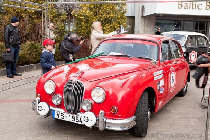 29.04.2013 pie Baltic Beach Hotel galvenās ieejas startēja unikālais ģimeņu rallijs autoklasikā Rally Teens 2013. 29.04.2013 pie Baltic Beach Hotel galvenās ieejas startēja unikālais ģimeņu rallijs autoklasikā Rally Teens 2013. 93059