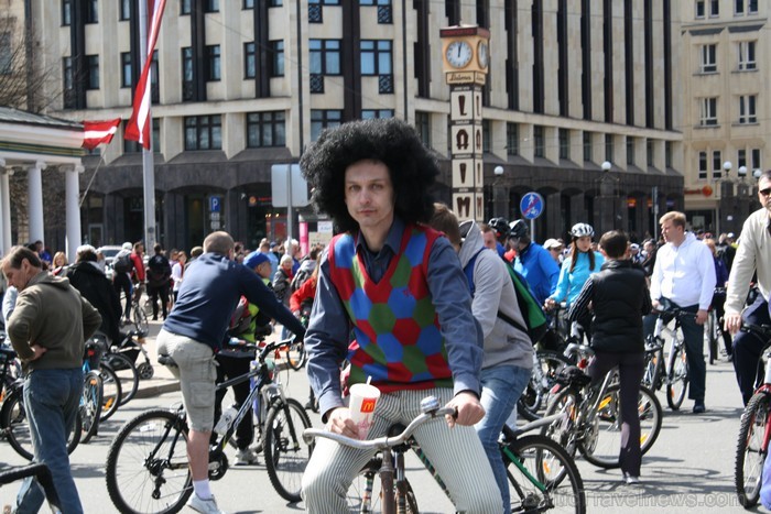Rīgas velo nedēļas 2013 ietvaros velosipēdisti pie Brīvības pieminekļa pulcējās uz Rīga velo parādi - iepazīsti Pārdaugavu. 93150