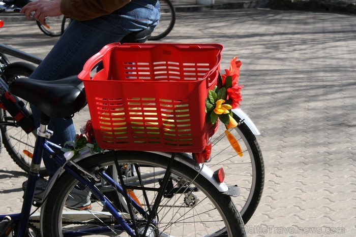 Rīgas velo nedēļas 2013 ietvaros velosipēdisti pie Brīvības pieminekļa pulcējās uz Rīga velo parādi - iepazīsti Pārdaugavu. 93156
