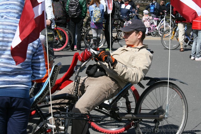 Rīgas velo nedēļas 2013 ietvaros velosipēdisti pie Brīvības pieminekļa pulcējās uz Rīga velo parādi - iepazīsti Pārdaugavu. 93181